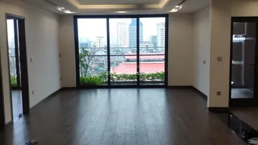 Cho thuê căn góc thương mại 3PN, 138m2, tầng trung hướng đẹp tại Green Diamond - 93 Láng Hạ