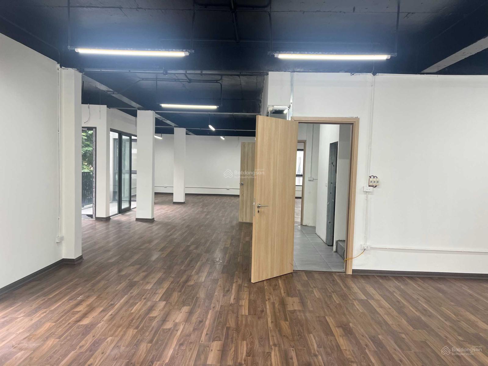 Bán biệt thự Dương Nội, cận hồ, view vườn hoa đường đôi 180m2, giá rẻ