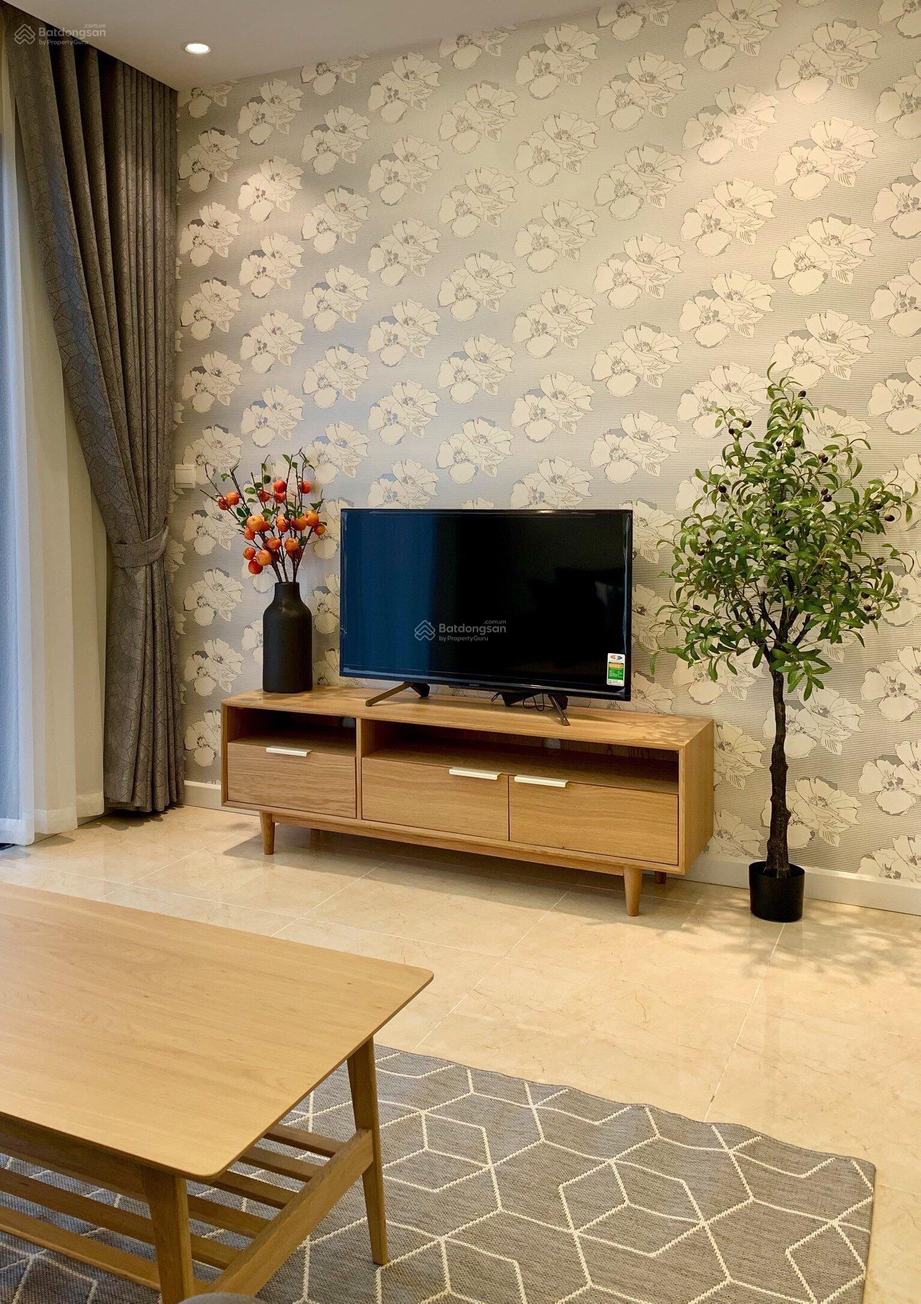 Cho thuê CHCC Vinhomes, 54 Nguyễn Chí Thanh, 2 phòng ngủ, đầy đủ nội thất. LH: 0936 325 ***