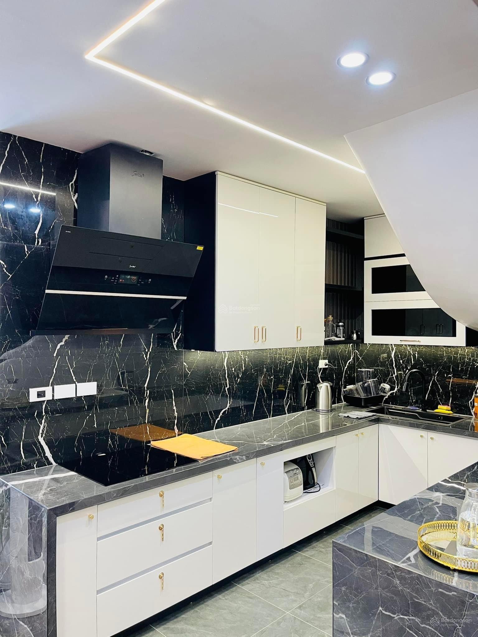 Bán căn 60B Nguyễn Huy Tưởng, 60m2 thiết kế 2PN, tầng trung view thoáng full nội thất giá 5.6tỷ