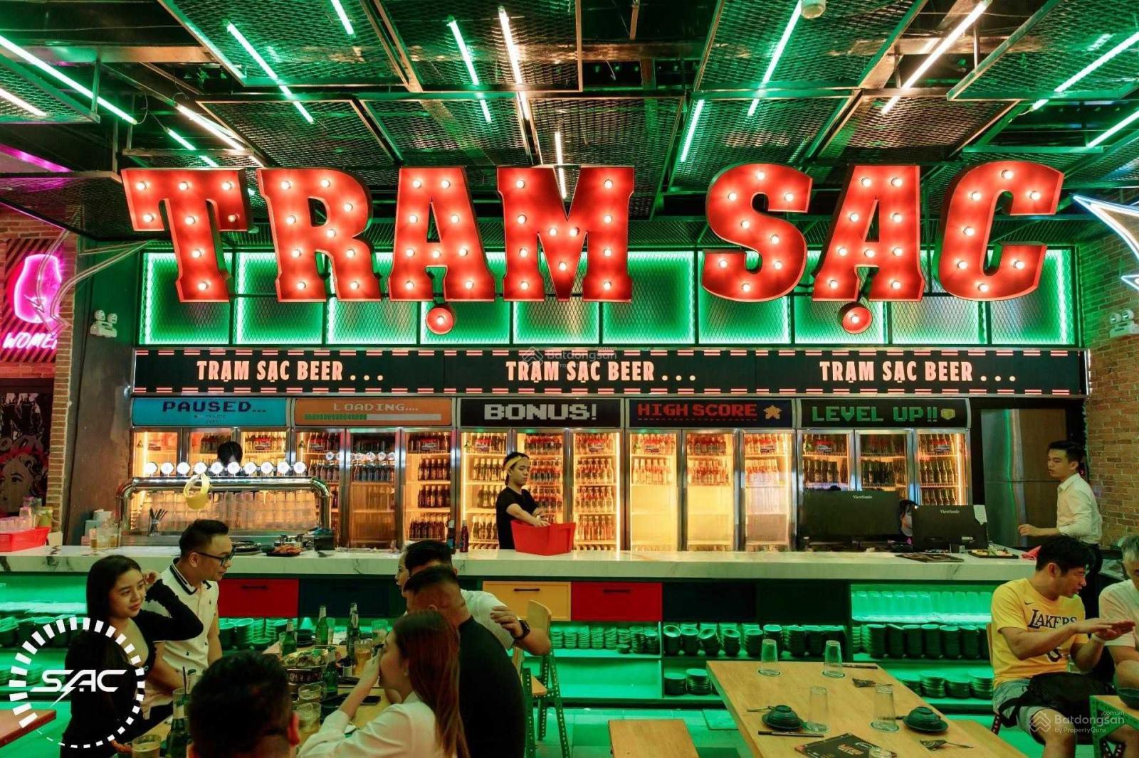 VỊ TRÍ SIÊU ĐẸP - đường Trần Hưng Đạo, Phường Phạm Ngũ Lão, Quận 1. DT: 10x18m. Trệt Lầu.