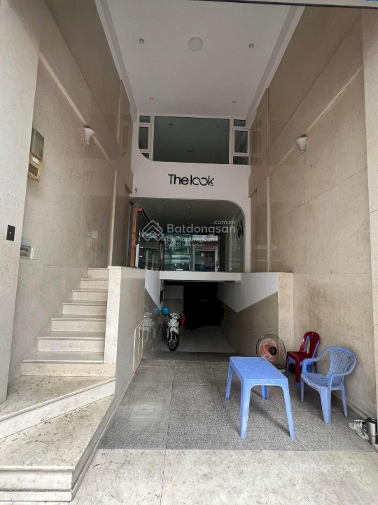 Cho thuê nhà mặt tiền đường Nguyễn Công Trứ, Quận 1. D: 10x20m trệt 5lầu. DTSD: 1.200m2