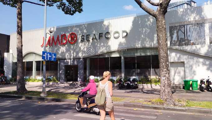 Cho thuê nhà mặt tiền đường Trần Hưng Đạo, Quận 1. DT: 30x40m. Trệt lầu. DTSD: 2.400m2