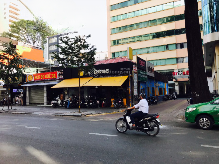 Cho thuê nhà mặt tiền đường Lê Thị Hồng Gấm, Quận 1. DT: 15x30m. 1 trệt. DTSD: 450m2