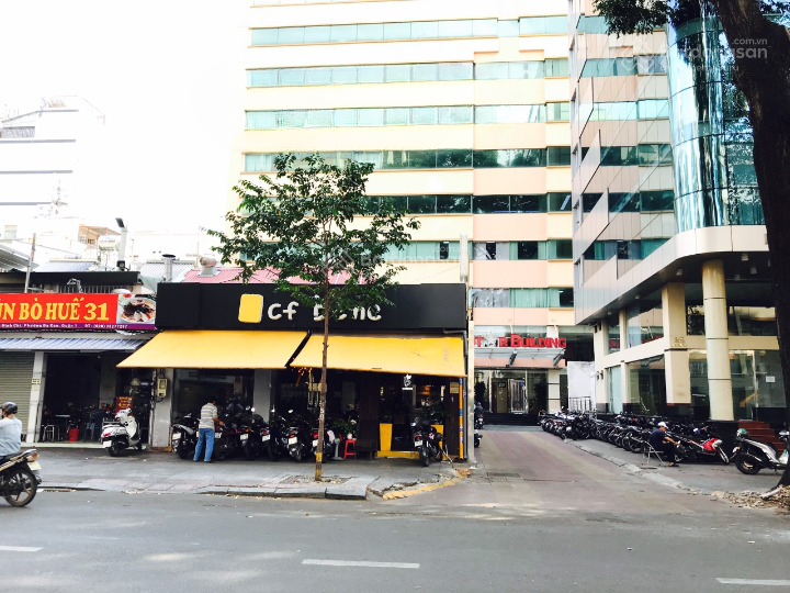 Cho thuê nhà mặt tiền đường Lê Thị Hồng Gấm, Quận 1. DT: 15x30m. 1 trệt. DTSD: 450m2