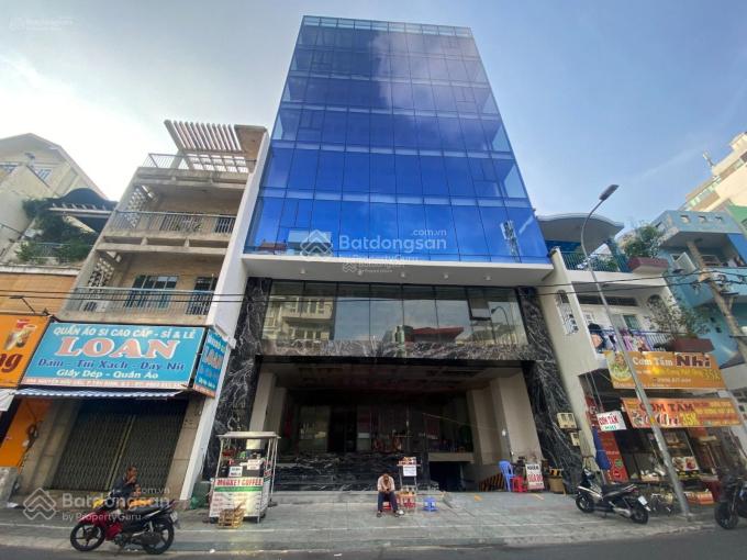 Cho thuê tòa nhà đường Nguyễn Hữu Cầu, Quận 1. DT: 10x30m. Trệt 5 lầu. DTSD: 1.800m2
