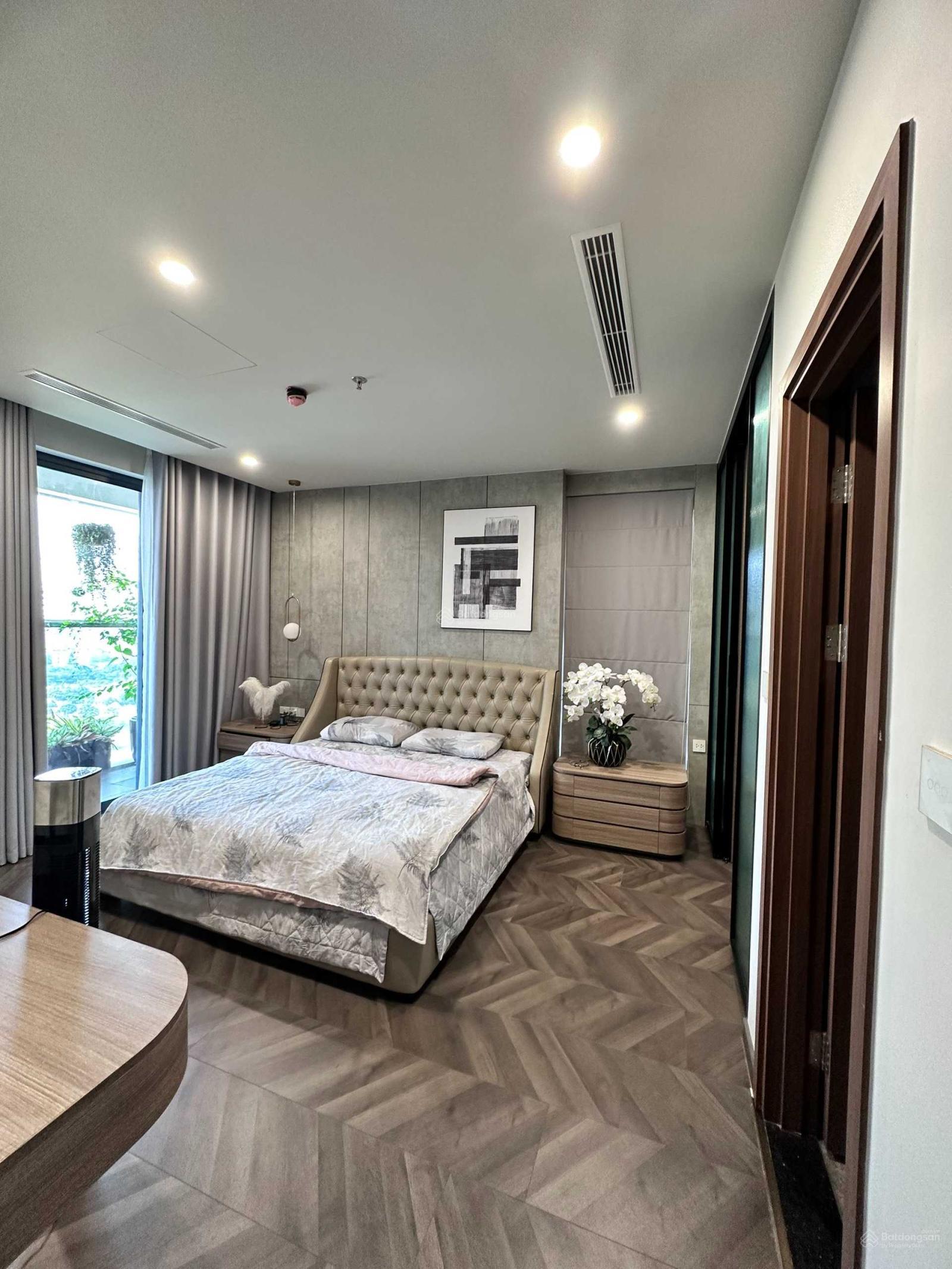 Cần bán rất gấp căn hộ 3PN The Zei 108m2 ban công ĐN nhà nguyên bản giá 9,5 tỷ bao toàn bộ phí