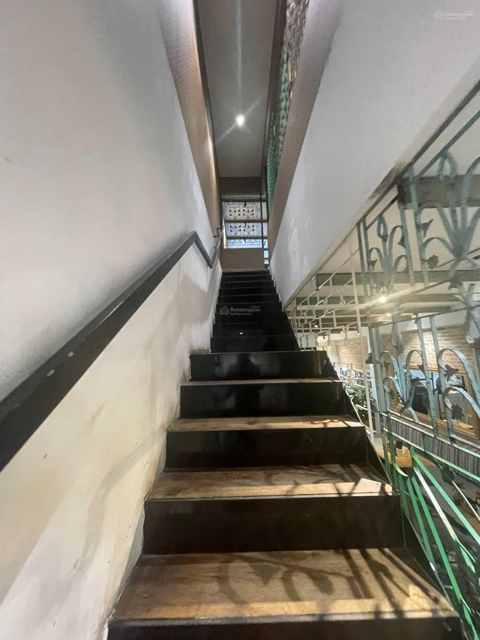 Cho thuê nhà mặt tiền Đường Nam Kỳ Khởi Nghĩa, Quận 3. DT: 20x32m. 2 Hầm Trệt 12 Lầu. DTSD: 8.500m2