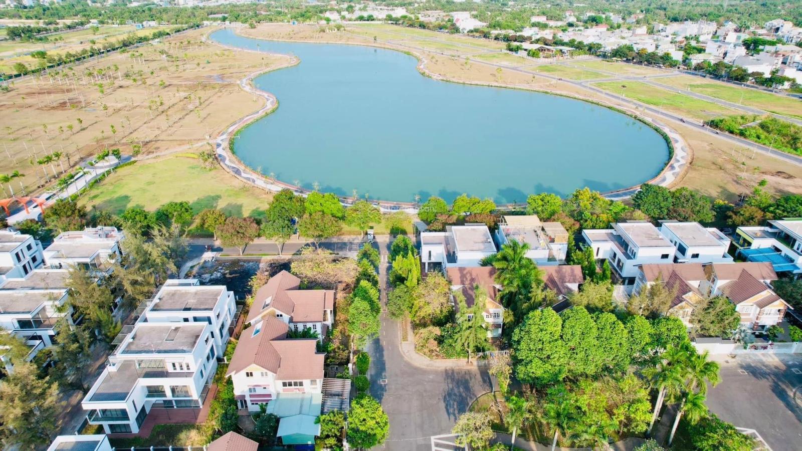 Giảm sâu 1.5 tỷ! Căn biệt thự 200m2 ngay kế bên hồ sinh thái dự án Đông Tăng Long LH:0938 256 ***