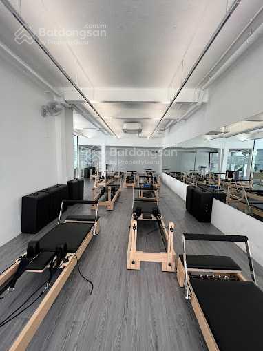 Cho thuê nhà mặt tiền Phạm Đình Toái, Quận 3. DT: 12x30m. 1 trệt, 2 lầu. DTSD: 1.500m2