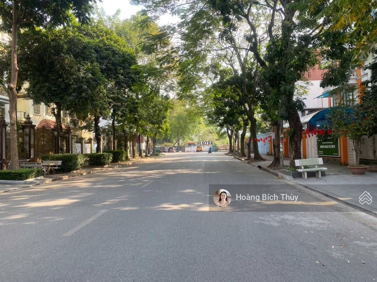 Bán hạ giá biệt thự bán đảo Linh Đàm - 203m2 - MT: 14m - 75 tỷ - căn góc - view hồ