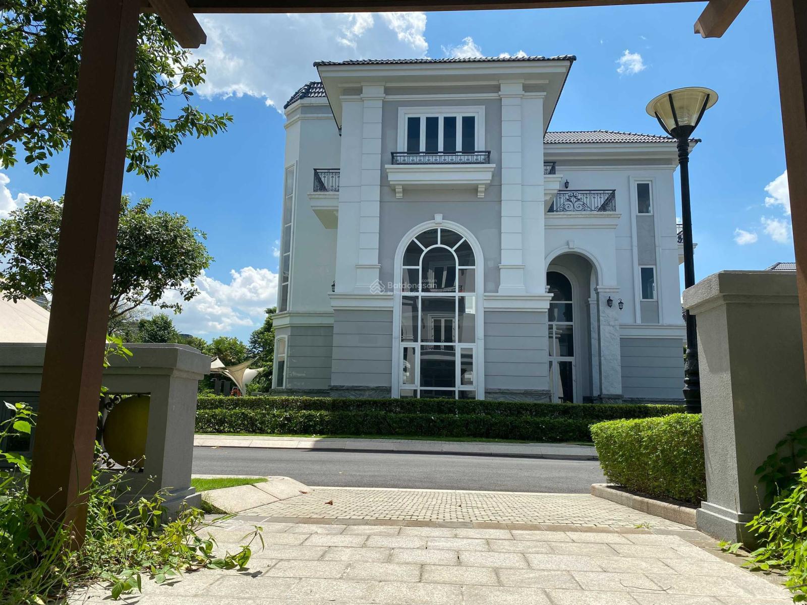 Biệt thự Sol Villas, hàng chuyển nhượng. DT 120m2, 132m2, 500m2. Giá 15 tỷ - 45 tỷ. LH 0902 746 *** Biệt thự Sol Villas, hàng chuyển nhượng. DT 120m2, 132m2, 500m2. Giá 15 tỷ - 45 tỷ. LH 0902 746 ***