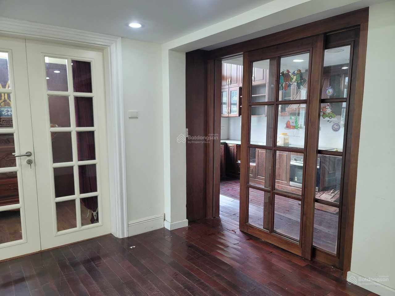 Chủ cần bán căn hộ 193m2 4N3WC full nội thất ở The Manor giá 60tr/m2 0961 899 ***