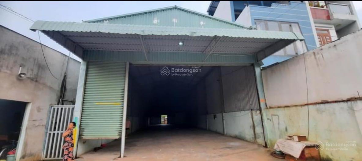 Cho thuê gấp 2 nhà kho 200m2 với 9tr/th và 320m2 với 15tr/th tại Q12. LH 0936 379 ***