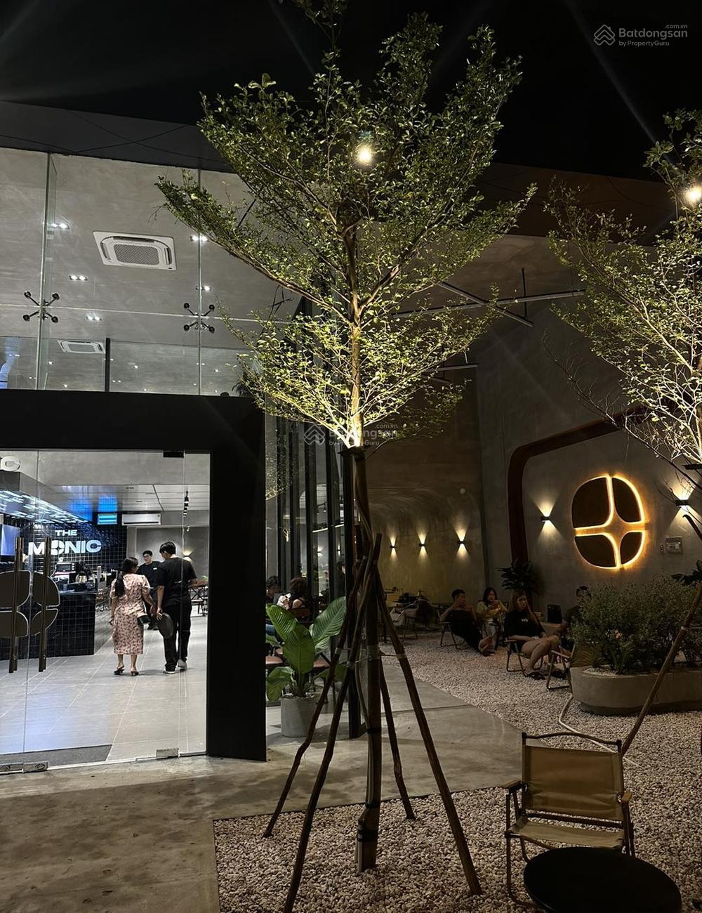 Cho thuê nhà mặt tiền đường Trường Sơn, Phường 11, Quận 10. DT: 8x20m, 2 lầu. DTSD: 320m2 Cho thuê nhà mặt tiền đường Trường Sơn, Phường 11, Quận 10. DT: 8x20m, 2 lầu. DTSD: 320m2