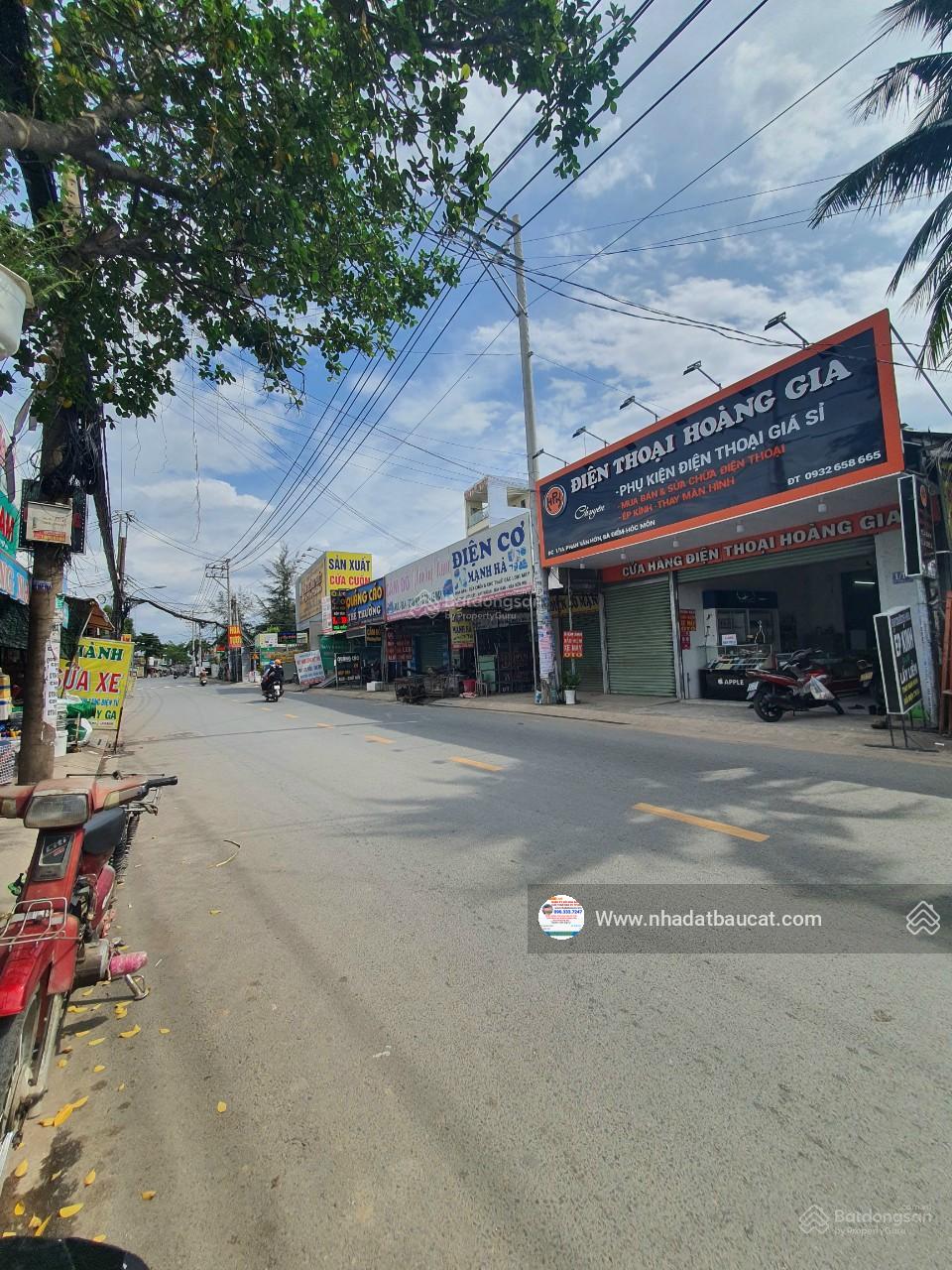 Bán gấp MT Phan Văn Hớn, Bà Điểm, Hóc Môn DT 19x55m, giá 73.9 tỷ. LH 0903 337 ***