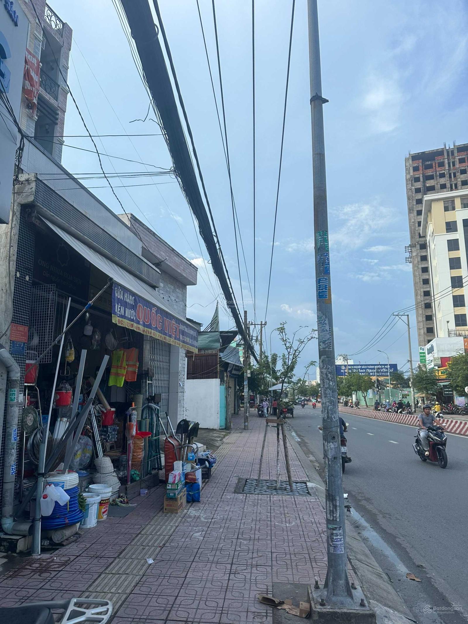 Bán nhà mặt tiền Huỳnh Tấn Phát ngang 11m nở hậu DT: 600m2 giá bán 110 tỷ. Liên hệ: 0931 463 *** Bán nhà mặt tiền Huỳnh Tấn Phát ngang 11m nở hậu DT: 600m2 giá bán 110 tỷ. Liên hệ: 0931 463 ***