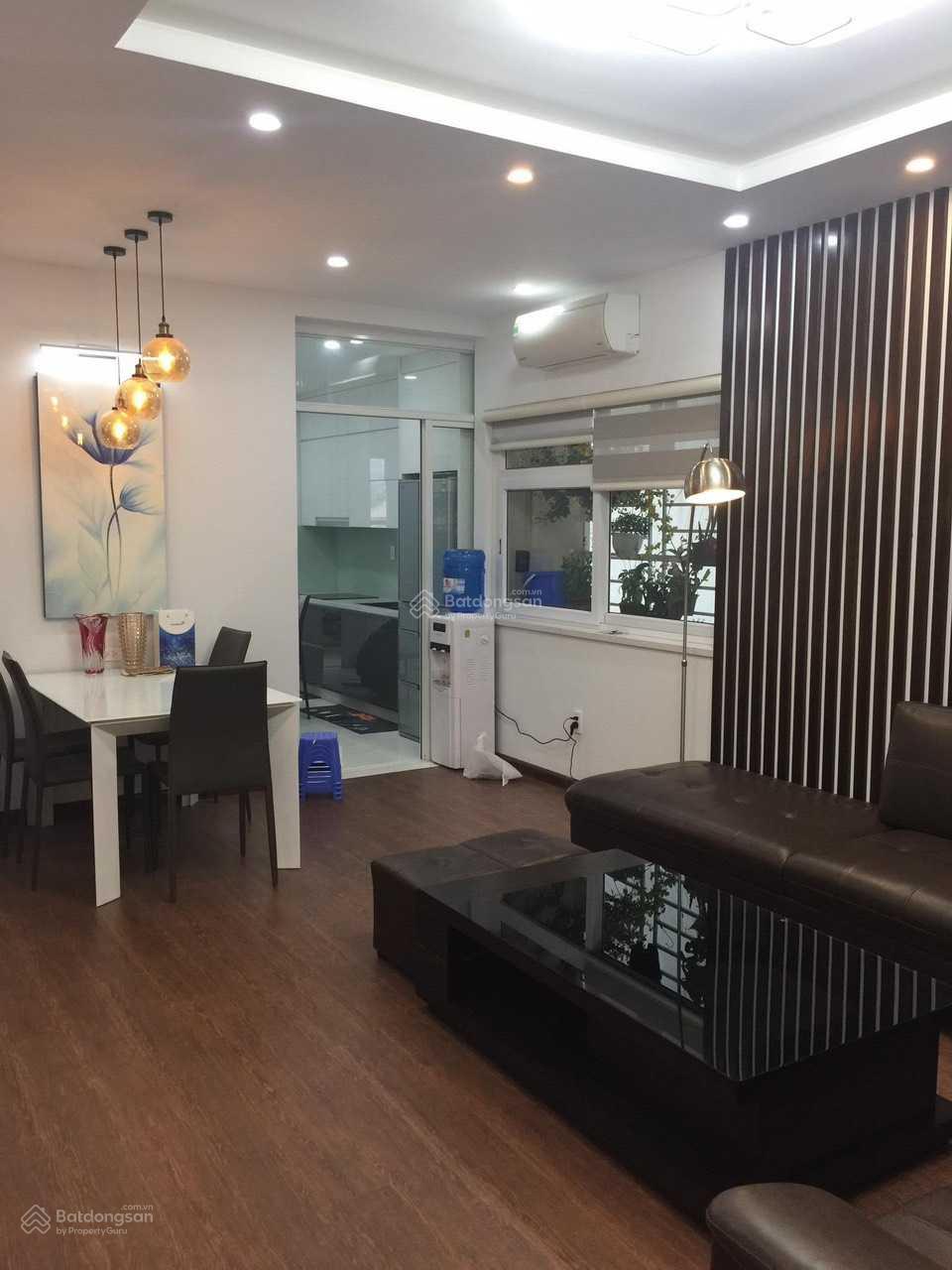 Mình cần tiền nên bán gấp căn hộ 3PN - 2WC ở tháp Đông, nhà đã làm nội thất đẹp. 0911 532 ***
