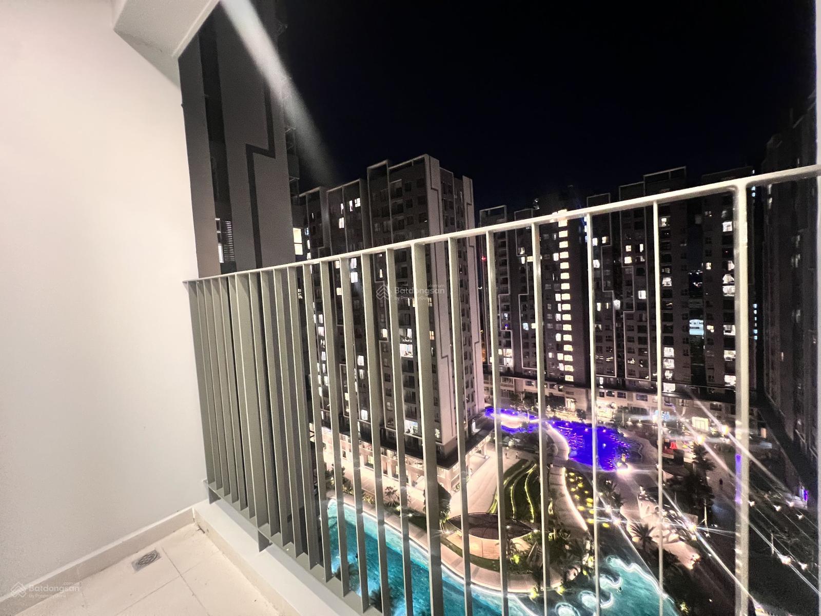 Cần bán căn 70m2 - 3tỷ030 (2PN, 2WC), sổ hồng công chứng ngay - view hồ bơi, hỗ trợ vay