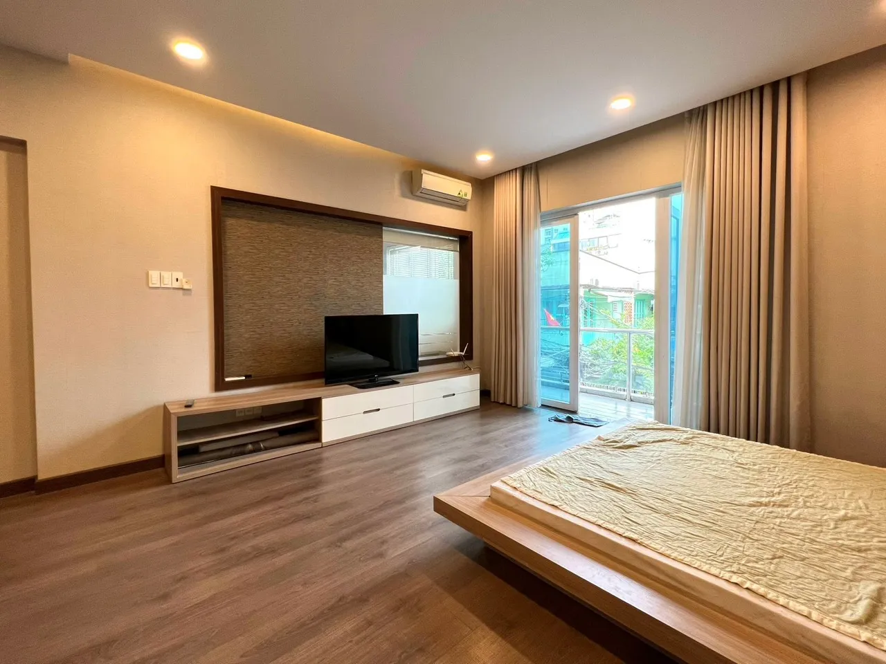 Bán nhanh biệt thự mới 15mx16m (240m2) 3 tầng đường Đặng Thùy Trâm. Giá 27 tỷ thương lượng