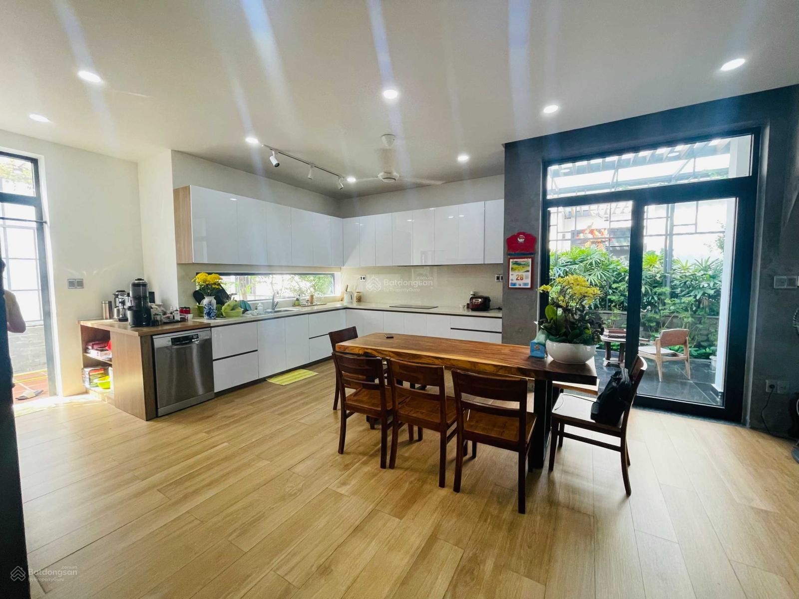 Bán biệt thự có nội thất Lucasta - Khang Điền - dọn vào ở ngay - sổ hồng