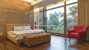 Nhà MT đường D4, 4 tầng, Quận 7, DT 5x21m, đường lớn 20m, vỉa hè, 17 tỷ