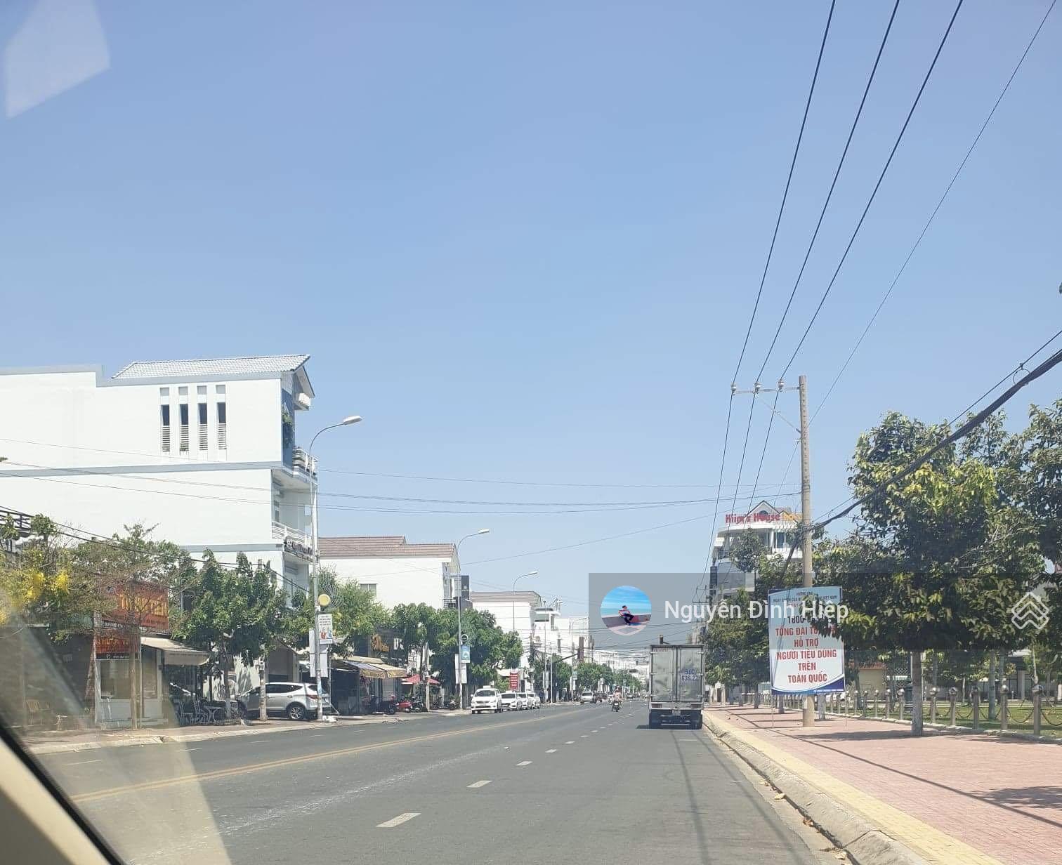 Bán 88m2 mặt tiền Võ Văn Kiệt giá tốt gần công viên Hùng Vương