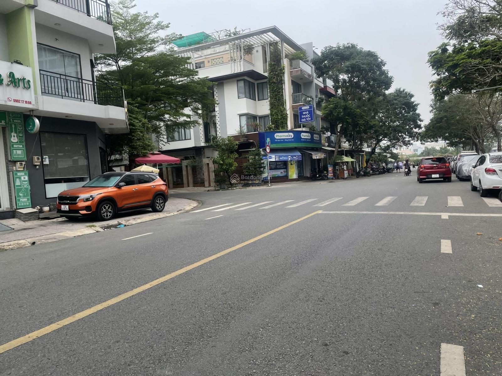 Nhà đẹp ở ngay. 5 tầng, KDC Him Lam, 5x20m, vị trí vip, đường lớn, 19 tỷ TL