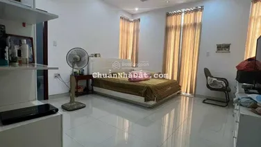 Biệt thự siêu đẹp mặt tiền Conic. Diện tích: 282m2. Full nội thất. Giá chỉ: 25,1 tỷ, sổ hồng riêng