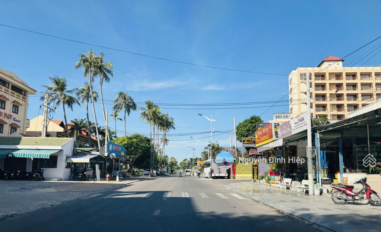 Bán hotel nghỉ dưỡng 280m2 cạnh biển mặt tiền Nguyễn Đình Chiểu, Hàm Tiến khu phố Tây