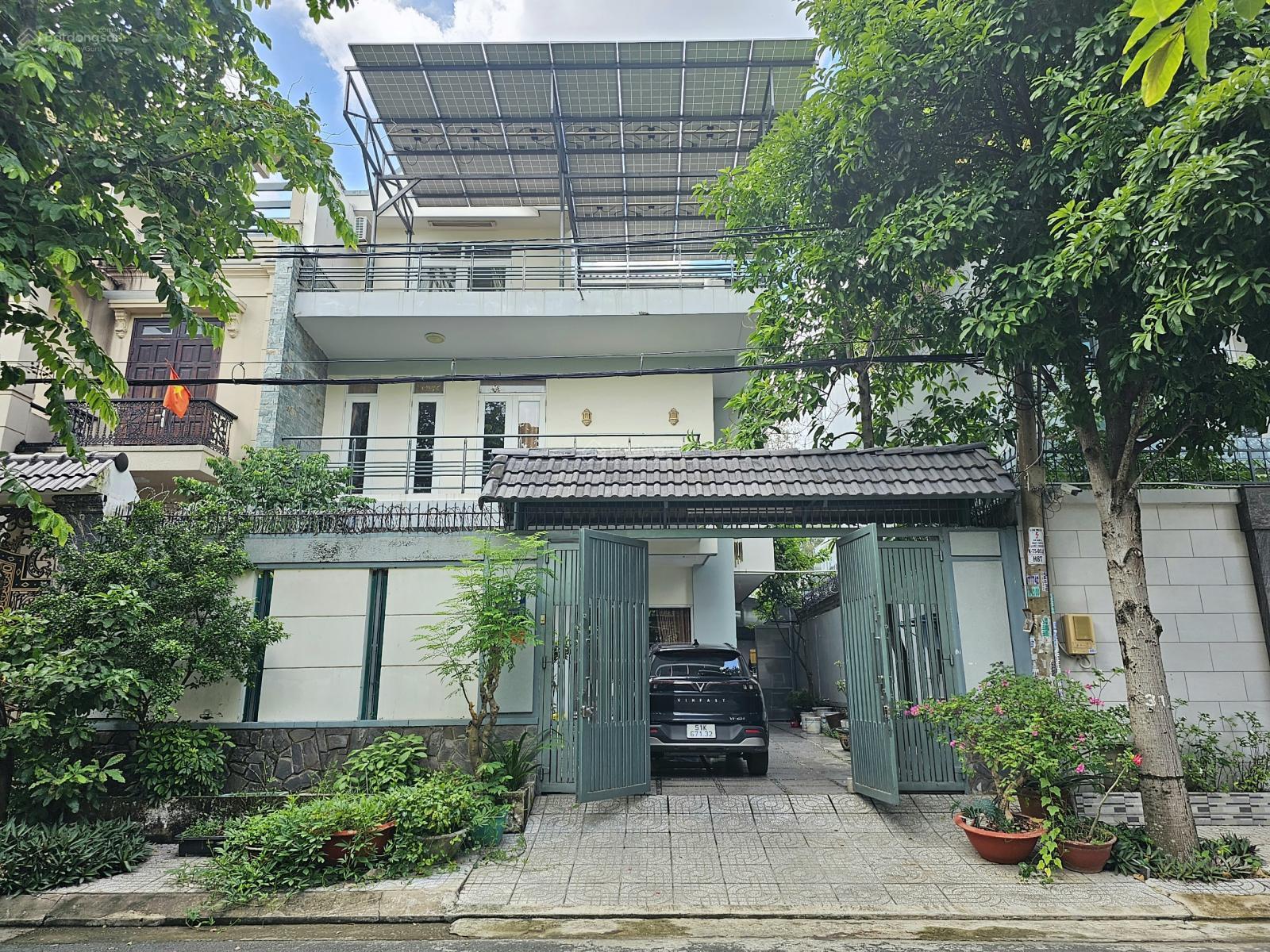 Bán biệt thự KDC Trung Sơn 10x20m, 1 trệt 2 lầu, giá 26 tỷ LH 0937 777 ***