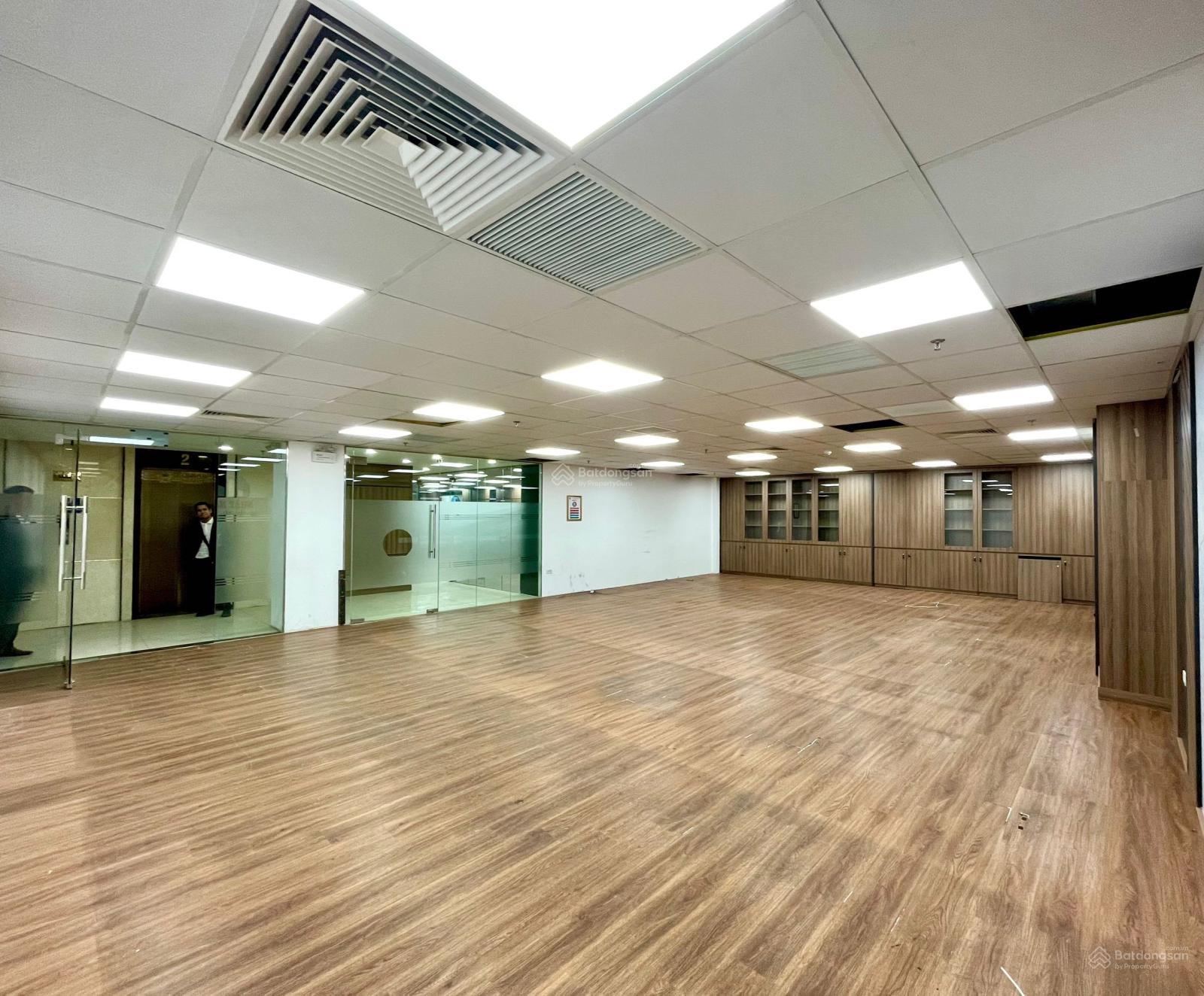 Cho thuê văn phòng tại toà nhà Ngọc Khánh Plaza 50m2, 70m2, 100m2, 150m2, 300m2 giá 180.000/1m2 Cho thuê văn phòng tại toà nhà Ngọc Khánh Plaza 50m2, 70m2, 100m2, 150m2, 300m2 giá 180.000/1m2