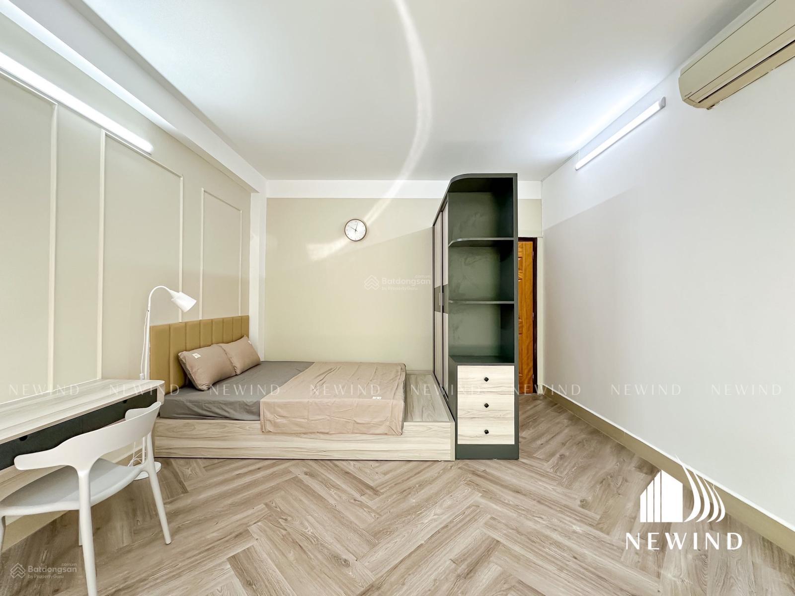 Căn hộ dịch vụ bancon full NT mới 100%, có view ở khu Phú Mỹ Hưng gần Cresent Mall Quận 7