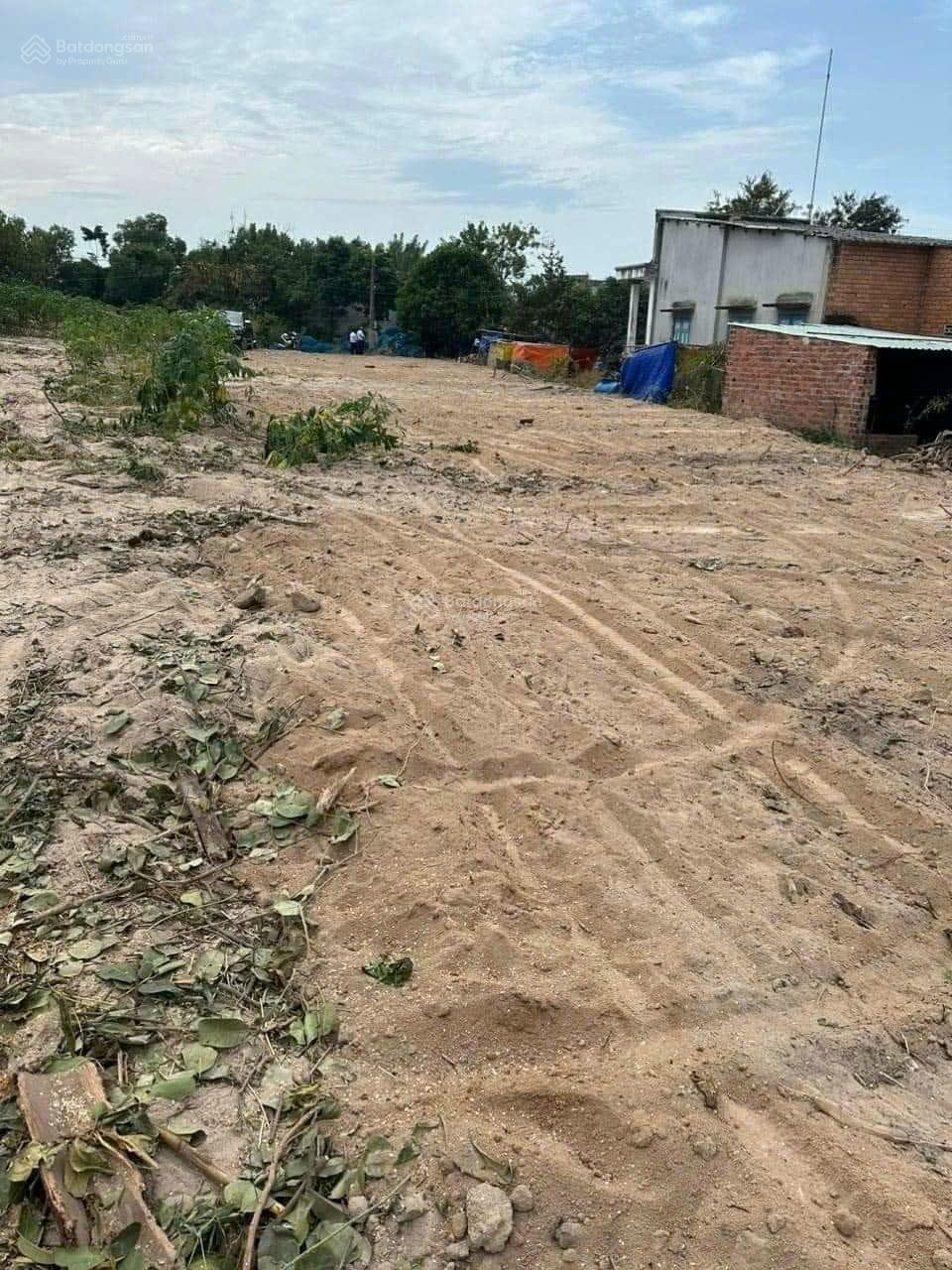 Bán đất đồng sở hữu cách chợ Long Hải 300m Giá 300tr - 400tr DT 100 - 120m2 sổ sẵn công chứng ngay Bán đất đồng sở hữu cách chợ Long Hải 300m Giá 300tr - 400tr DT 100 - 120m2 sổ sẵn công chứng ngay