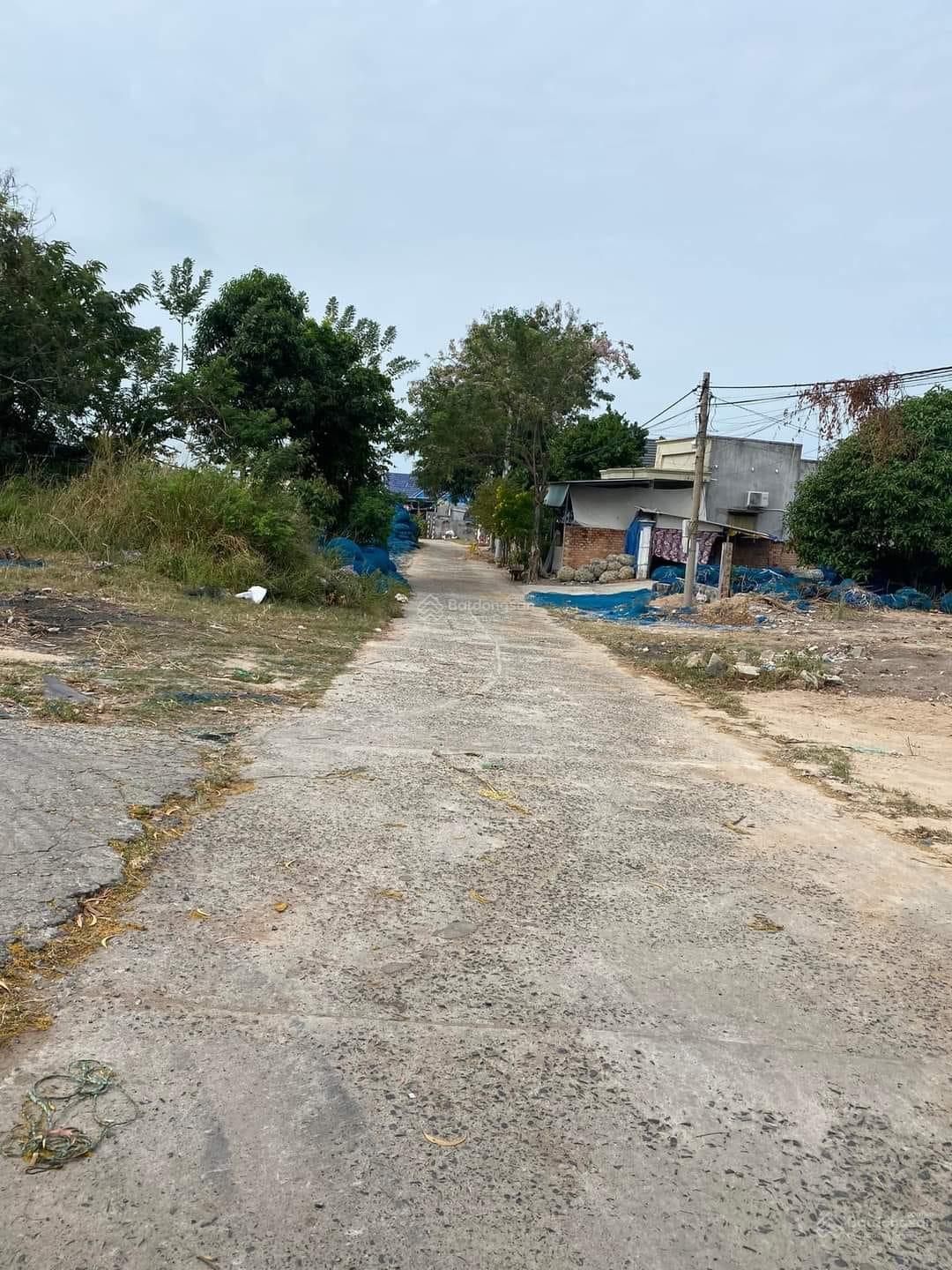 Bán đất đồng sở hữu cách chợ Long Hải 300m Giá 300tr - 400tr DT 100 - 120m2 sổ sẵn công chứng ngay Bán đất đồng sở hữu cách chợ Long Hải 300m Giá 300tr - 400tr DT 100 - 120m2 sổ sẵn công chứng ngay