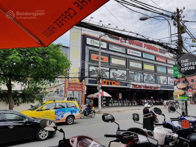 Cho thuê nhà góc 2MT số 444 Đường Lê Quang Định, P11, Bình Thạnh. DT: 29x30m. 3 tầng. DTSD: 2.600m2