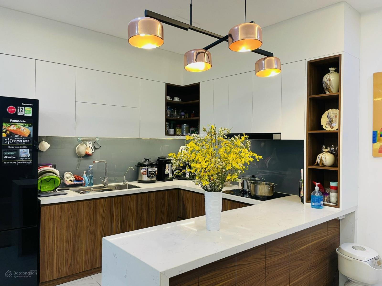 Chính chủ bán căn 2pn tòa Golden Land - DT 115m2 - gía 6.3tỷ - ban công Đông Nam Lh 0988 246 ***