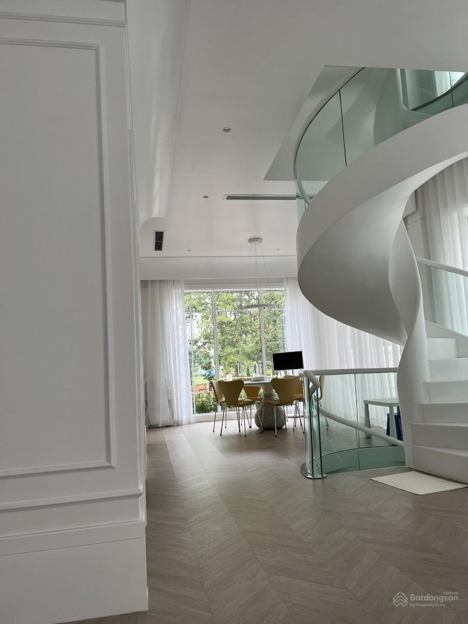 Góc cho thuê - Vinhomes Riverside 40 tr/ tháng. BT song lập 240m2 - có thang máy, hiện đại, nhà mới