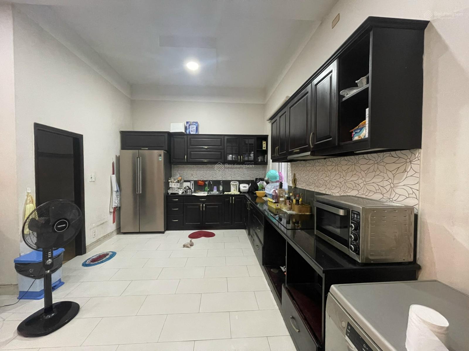 Kẹt tiền ngân hàng cần bán gấp biệt thự Nam Thông 2. P Tân Phú Quận 7 Tp HCM. LH 0919 582 *** Em Tiên