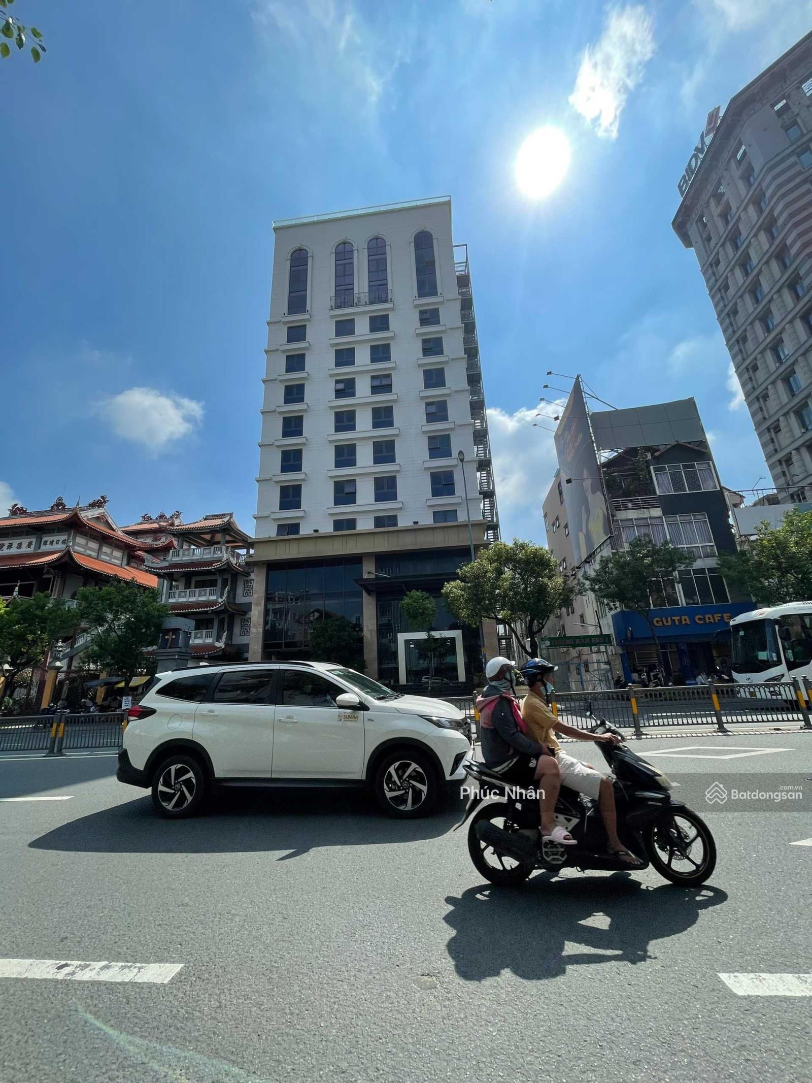 Vị trí vàng! Toà nhà mặt tiền 130B Calmette ngay chợ Bến Thành (10x20m, 5T) HĐT: 350 triệu - 115 tỷ