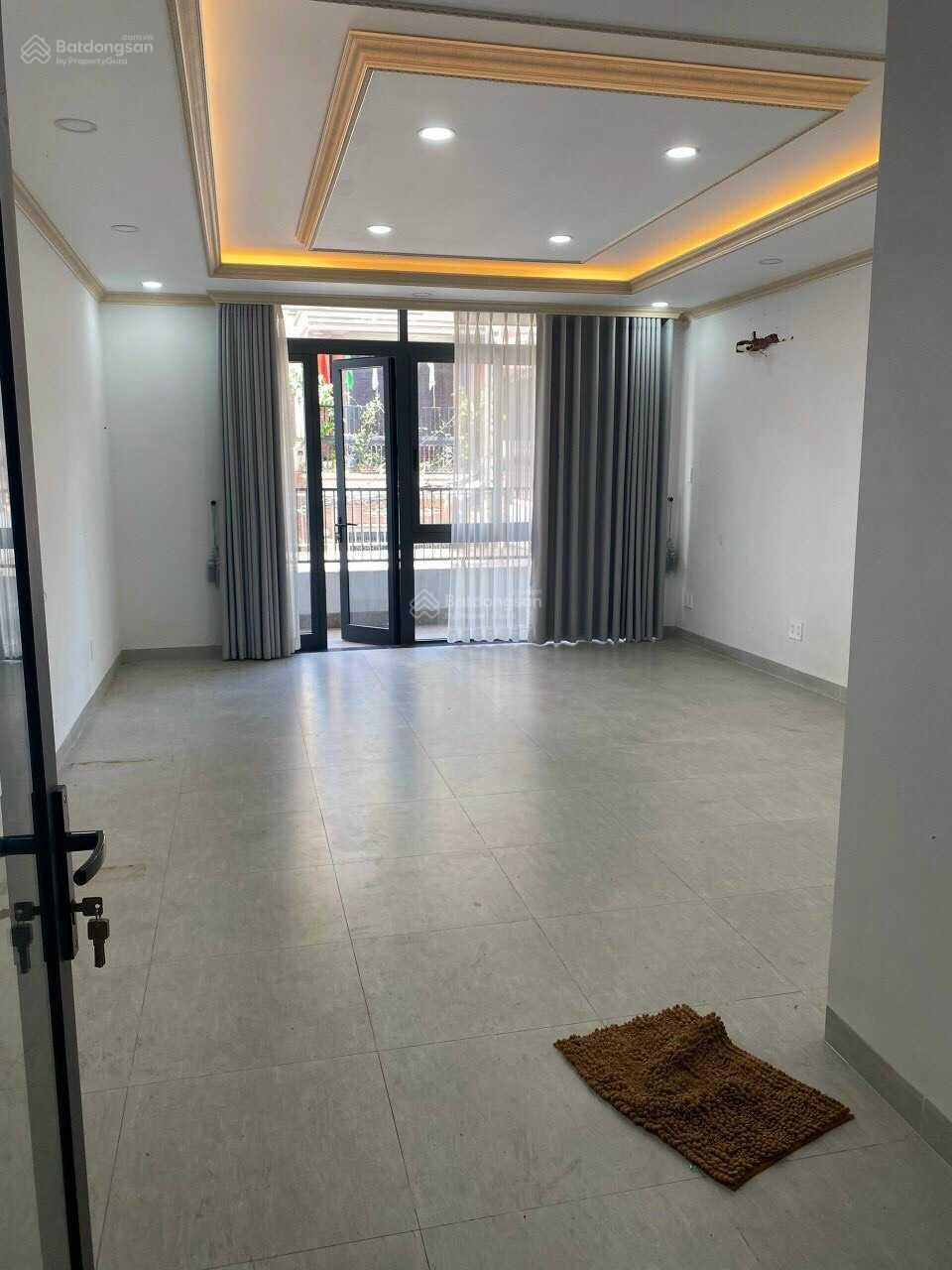 Cho thuê nhà cao cửa rộng, 371/5 Hai Bà Trưng, P. 8, Q. 3, DT: 5x20m