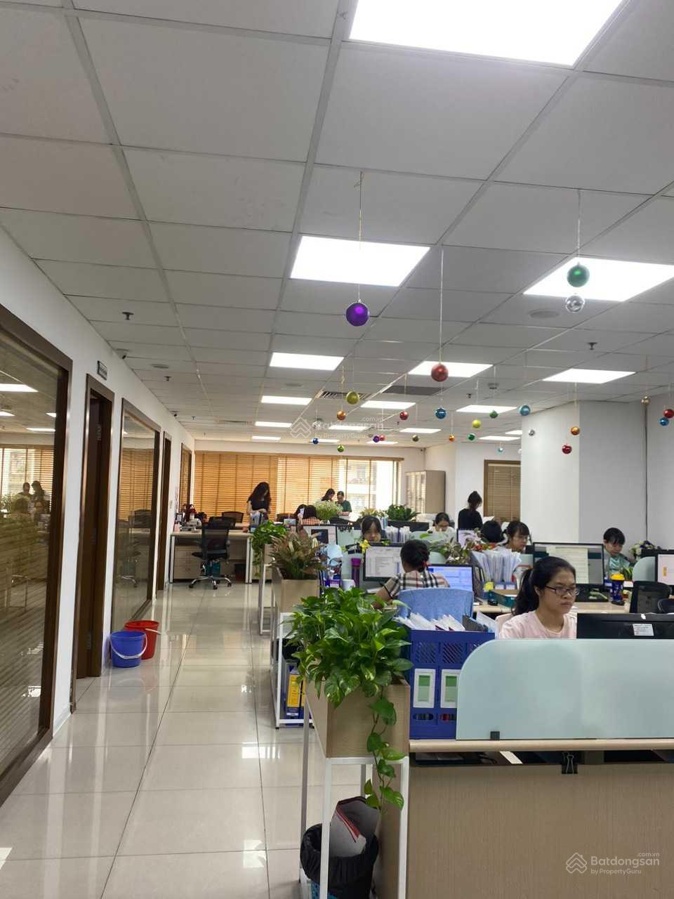 Cho thuê văn phòng 25T2 Hoàng Đạo Thúy; 270m2 giá rẻ nhất khu vực; full nội thất