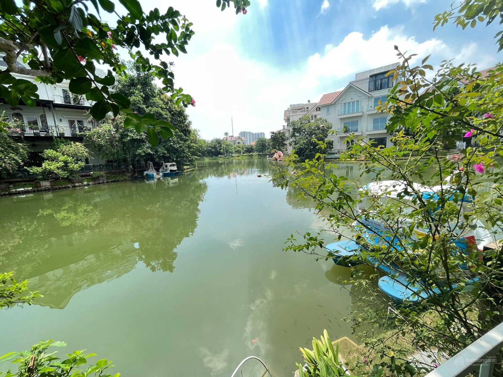 Bán gấp BT Bằng Lăng 03 - 04 hướng ĐB, diện tích 228m2 XD 455m2 căn thô view hồ rộng, giá 79.5tỷ Bán gấp BT Bằng Lăng 03 - 04 hướng ĐB, diện tích 228m2 XD 455m2 căn thô view hồ rộng, giá 79.5tỷ