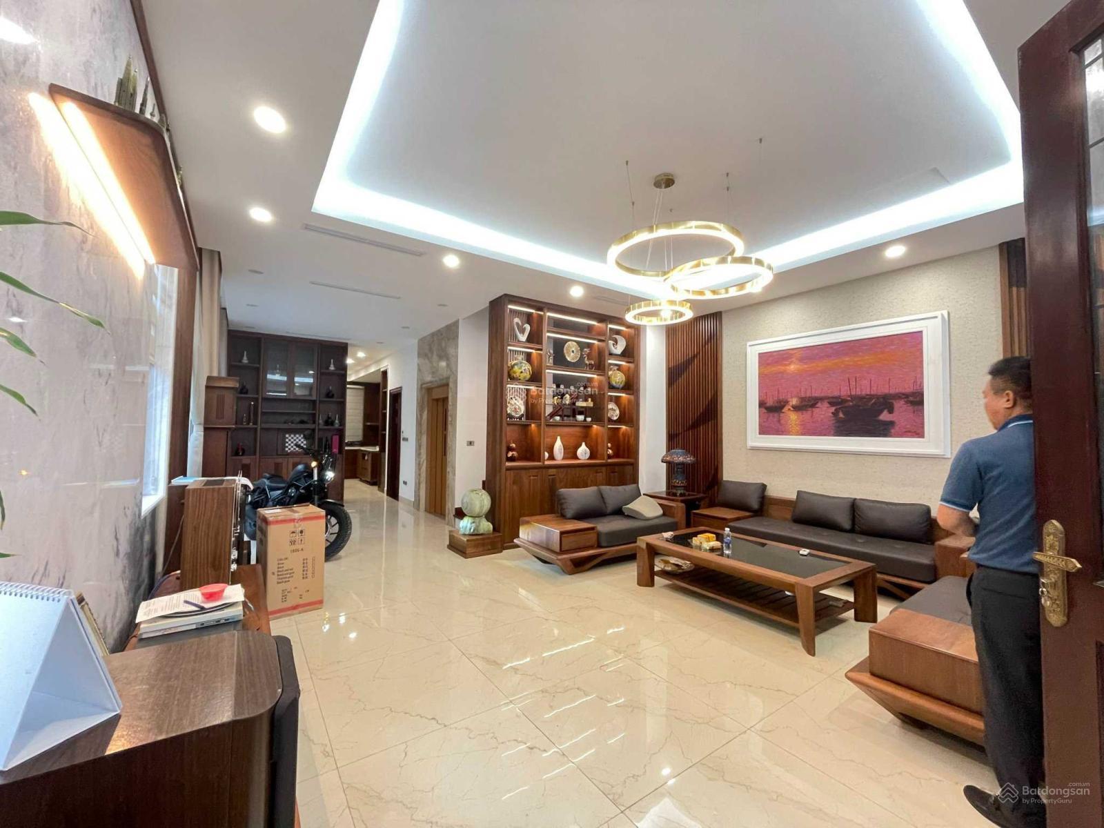 45 Triệu/tháng ở ngay được song lập bên hồ 168m2 Vinhomes, full nội thất cao cấp, có thang máy