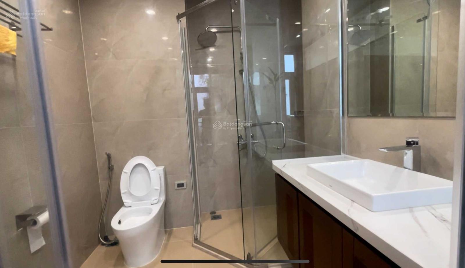 45 Triệu/tháng ở ngay được song lập bên hồ 168m2 Vinhomes, full nội thất cao cấp, có thang máy