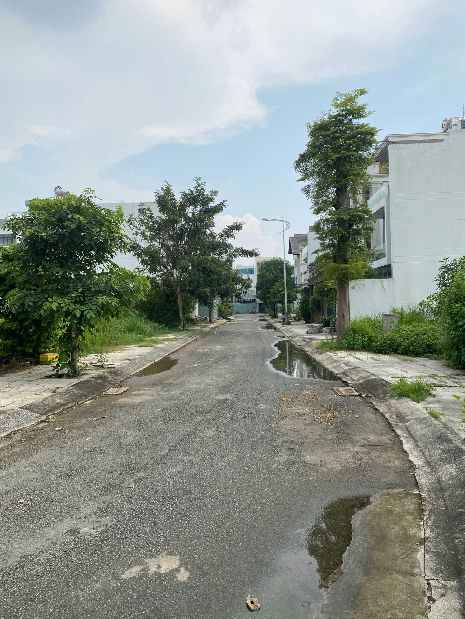 Bán lô đất biệt thự 8x20 khu yên tĩnh, an ninh có chốt bảo vệ, thoáng mát, rất thích hợp để ở