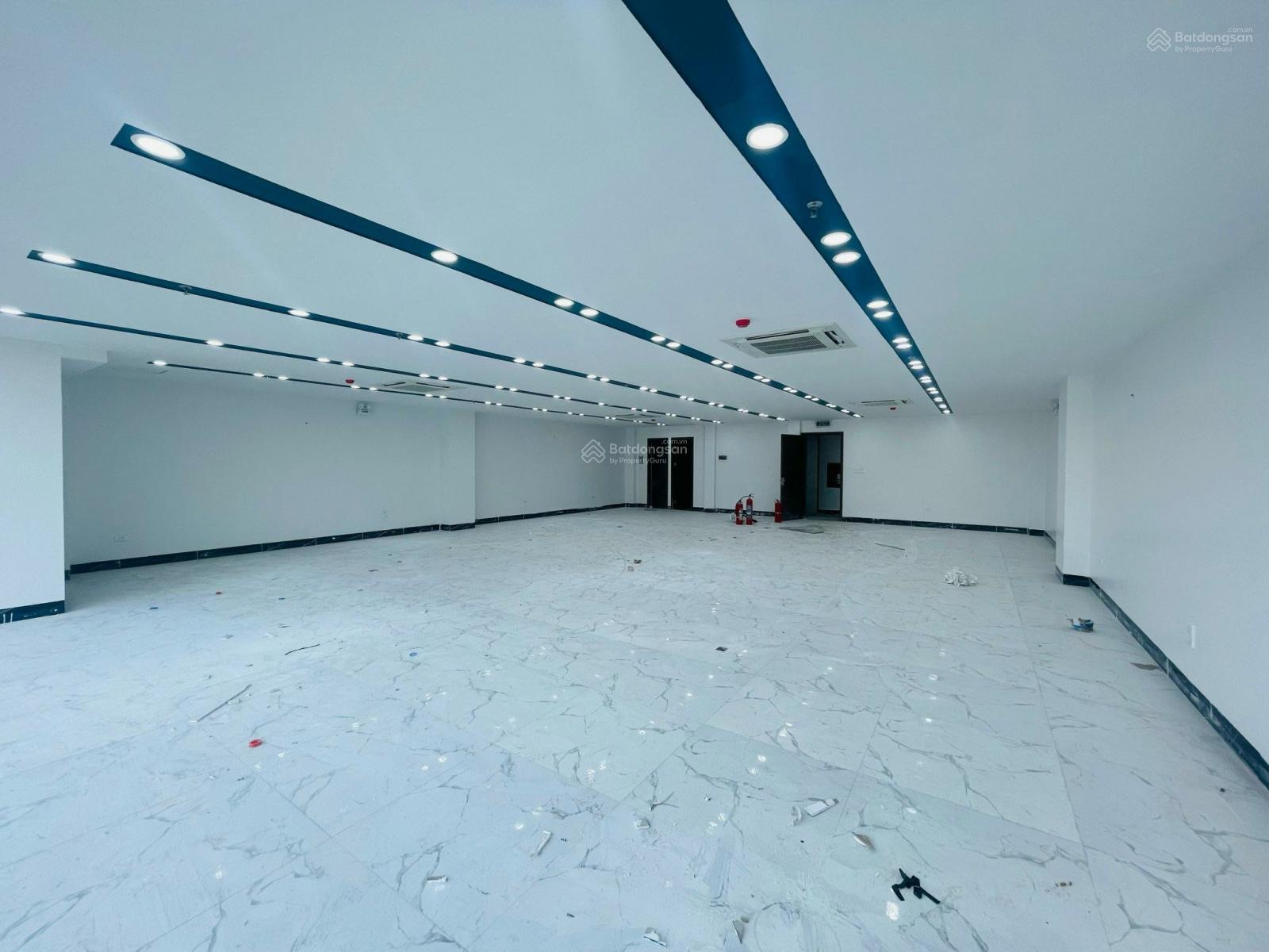 Chính chủ cho thuê nhà liền kề siêu đẹp Hoàng Quốc Việt DT 150m2x5,5T + 1 hầm MT 8m, giá 40tr Chính chủ cho thuê nhà liền kề siêu đẹp Hoàng Quốc Việt DT 150m2x5,5T + 1 hầm MT 8m, giá 40tr