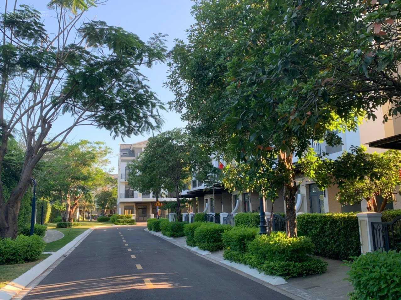 Cần Bán căn 6x17m giá tốt 17,6 tỷ đối diện công viên, đường lớn 24m tại Verosa Khang Điền. SHR