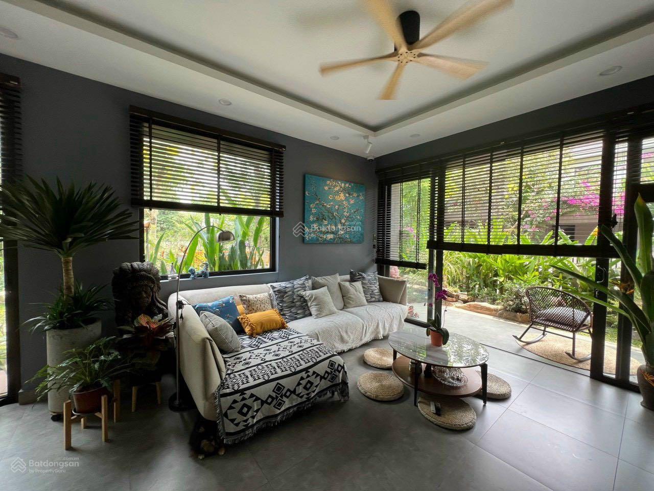 Biệt thự kykio Q9 3 mặt tiền view sông. DT 310m2 nhà full nội thất ,vườn rộng sổ hồng sẵn giá 34 tỷ