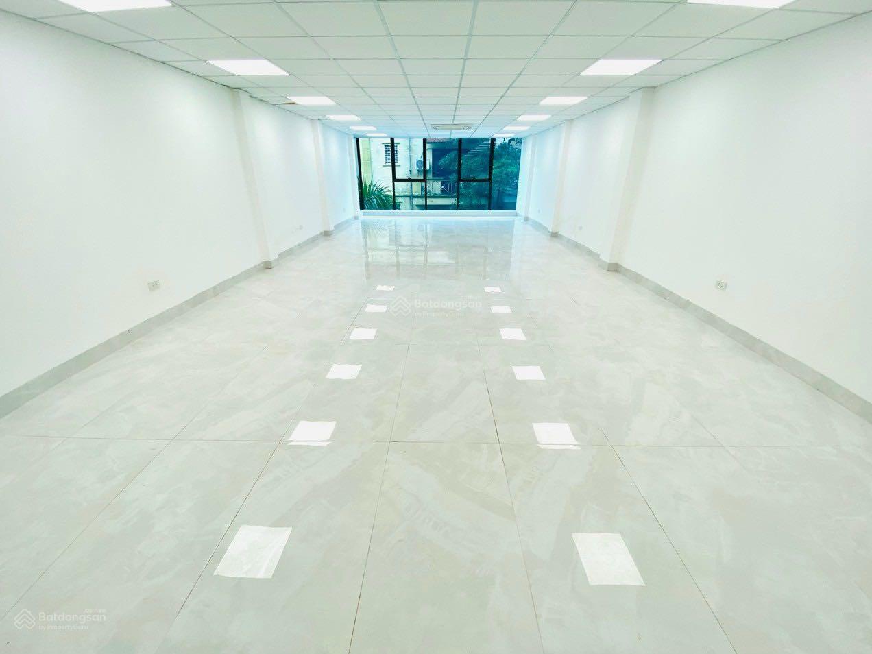 Chính chủ cần cho thuê nhà mới xây mặt phố Thuỵ Khuê ngã tư Văn Cao DT: 70m2x7T 1 hầm giá 49tr/th